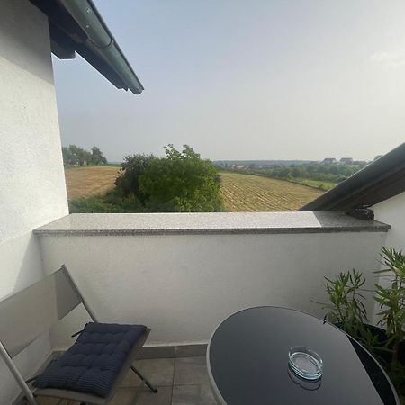 Vila Milka - Balkon - Besplatan Parking - Samostalna Prijava Karlovac Bagian luar foto