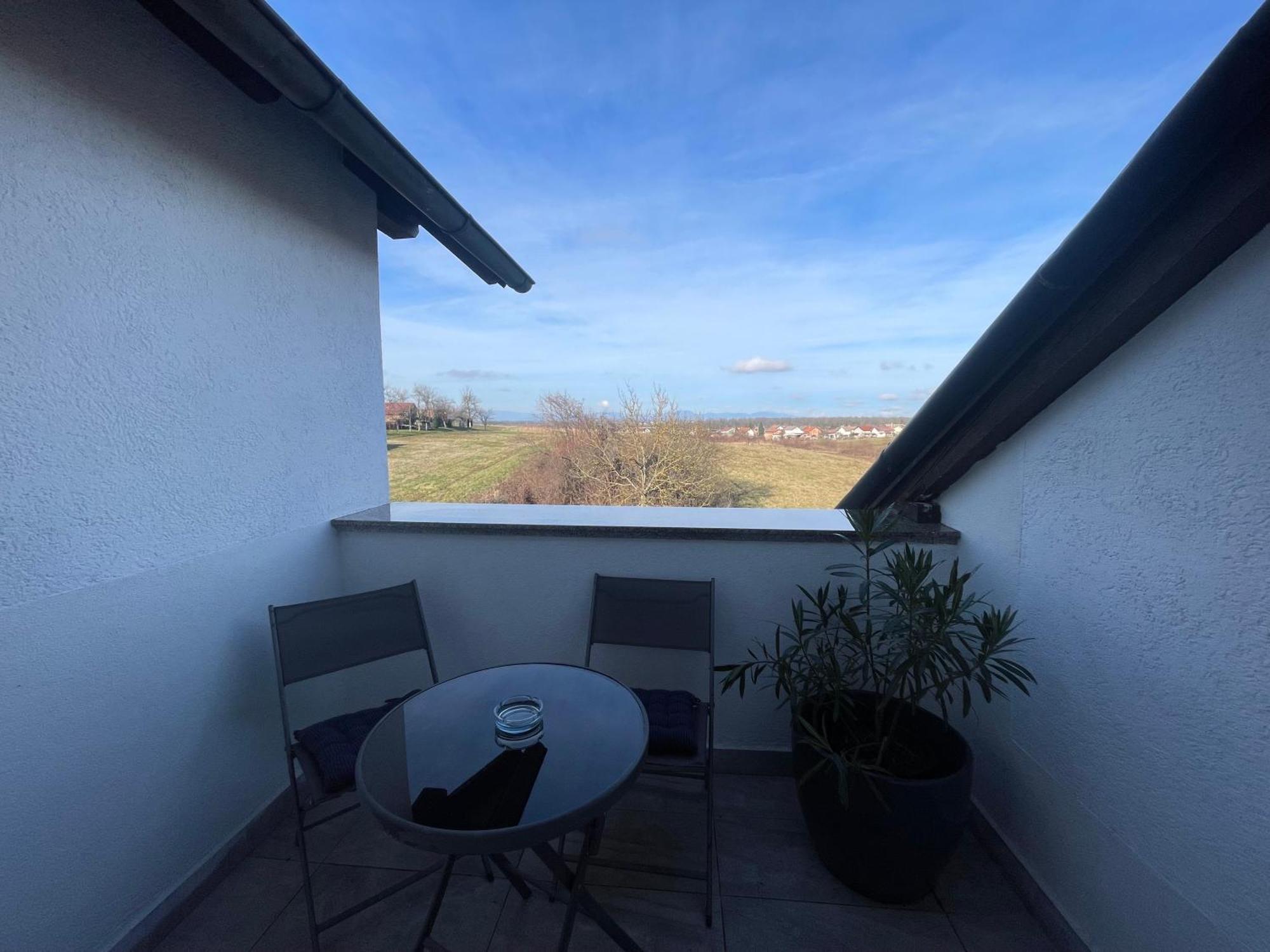 Vila Milka - Balkon - Besplatan Parking - Samostalna Prijava Karlovac Bagian luar foto