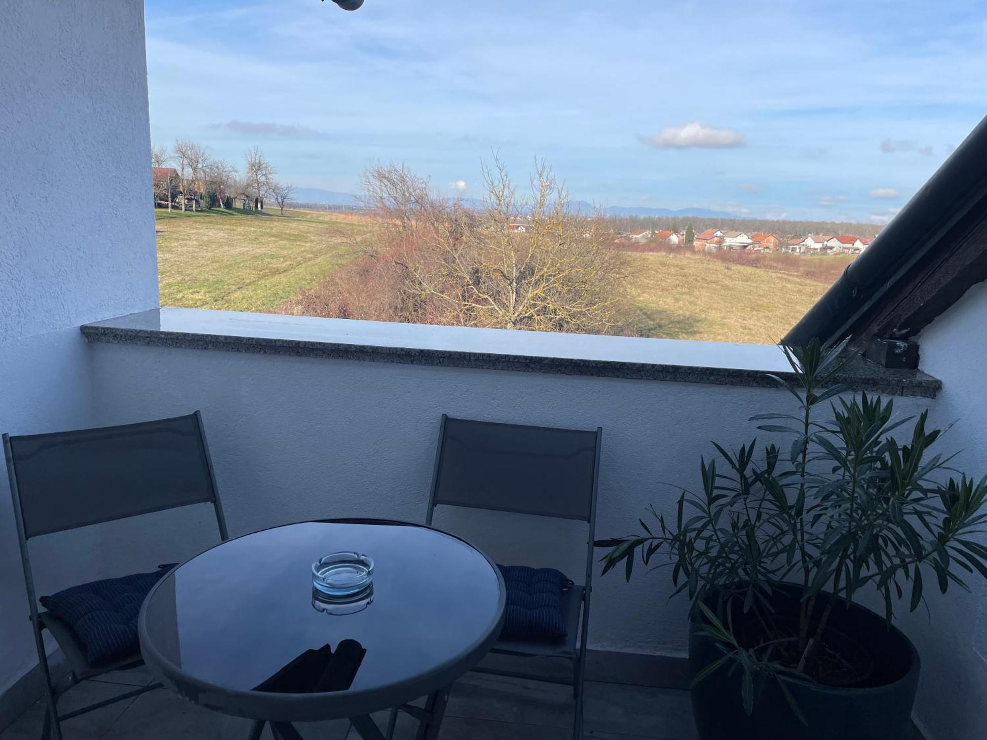 Vila Milka - Balkon - Besplatan Parking - Samostalna Prijava Karlovac Bagian luar foto