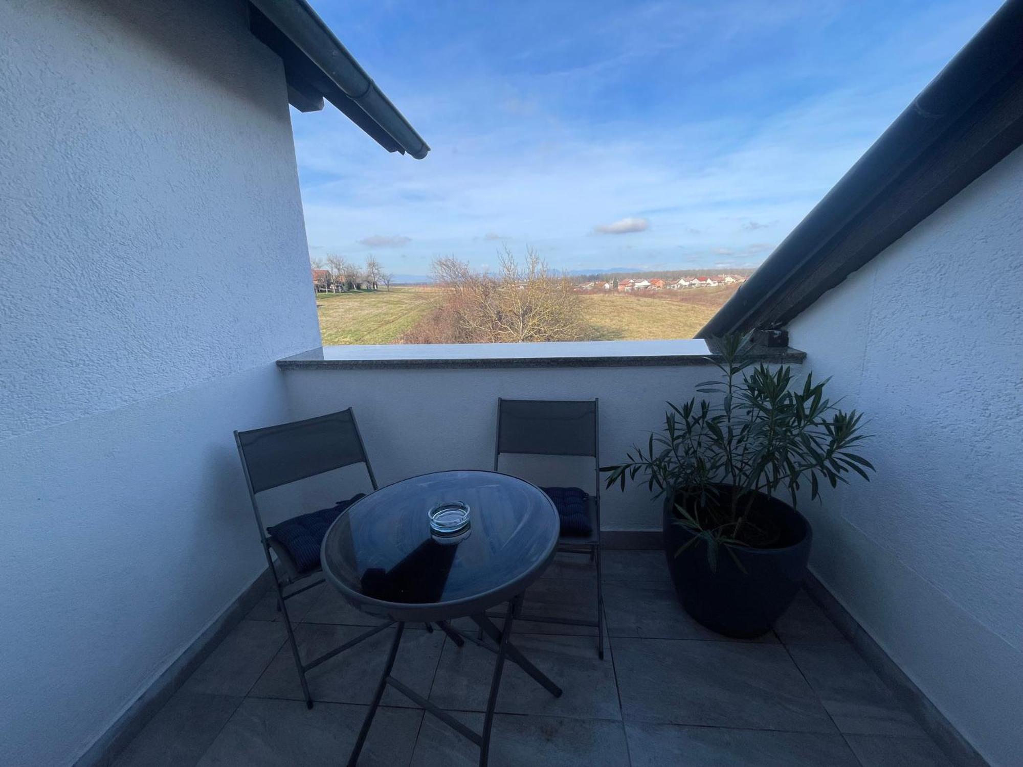 Vila Milka - Balkon - Besplatan Parking - Samostalna Prijava Karlovac Bagian luar foto