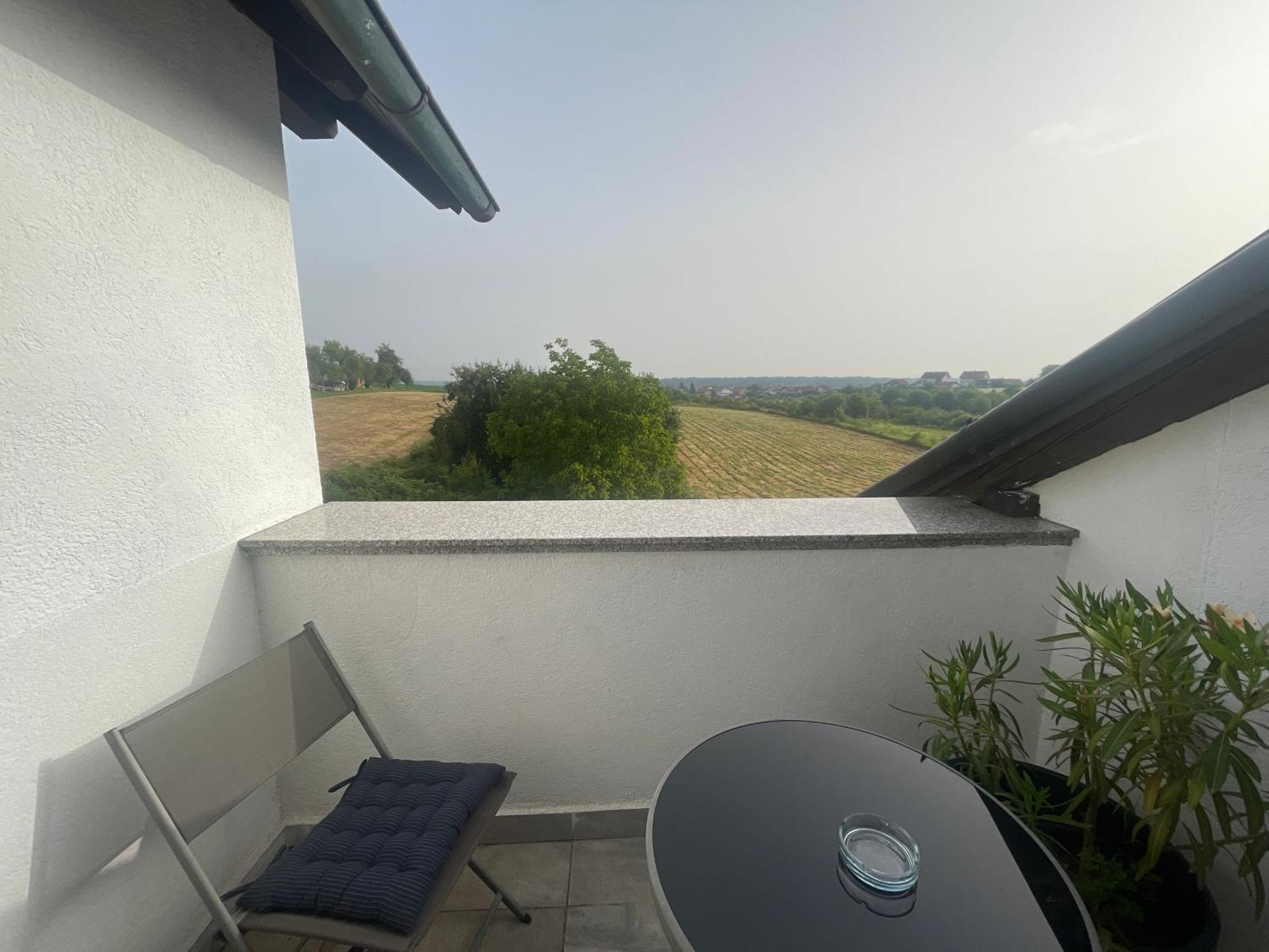 Vila Milka - Balkon - Besplatan Parking - Samostalna Prijava Karlovac Bagian luar foto